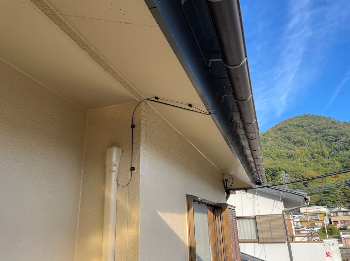 光ファイバーケーブルと戸建て住宅