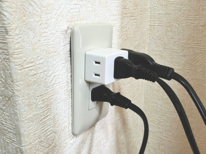 使っていない家電のプラグはコンセントから抜く